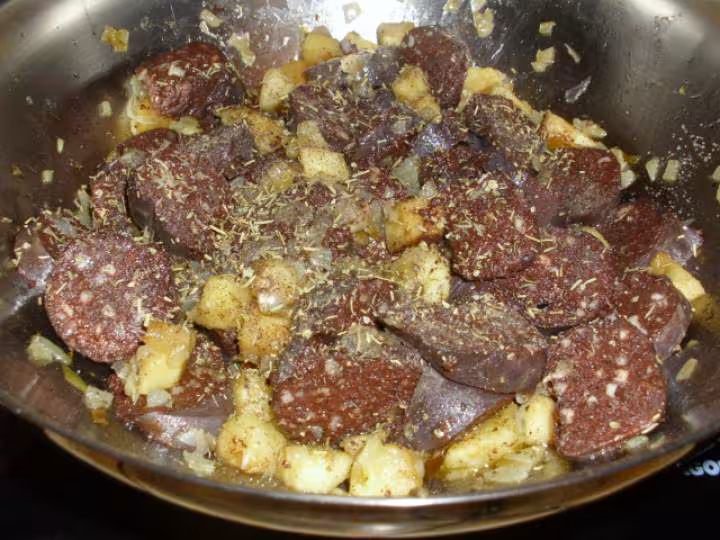 Tourte aux pommes et au boudin noir