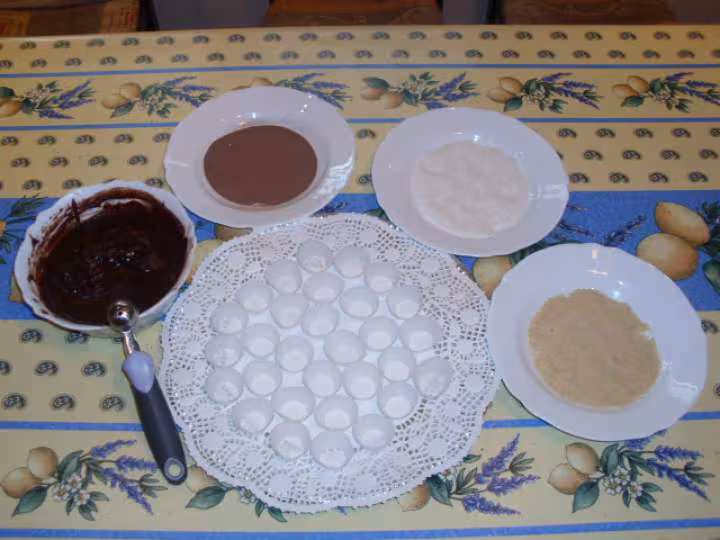 Truffes enrobees de cacao de la poudre d amandes et de noix de coco
