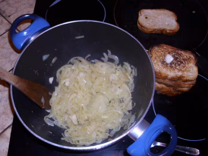 Veloute d oignons gratine 1