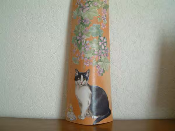 Chat sur tuile en technique de serviettes collees
