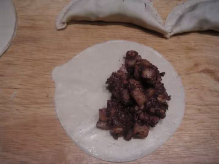 Empanadillas de boudin poires et pignons de pin