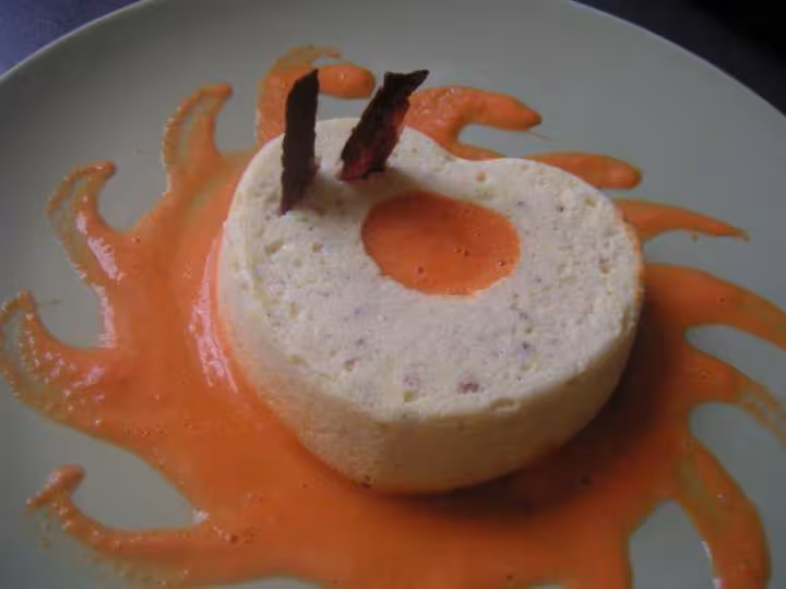 Flan au fromage et sa sauce aux poivrons