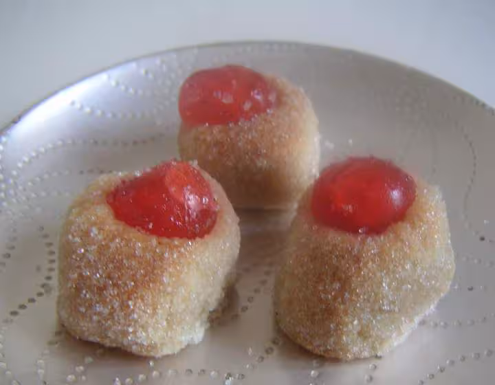 Panellets a la cerise confite