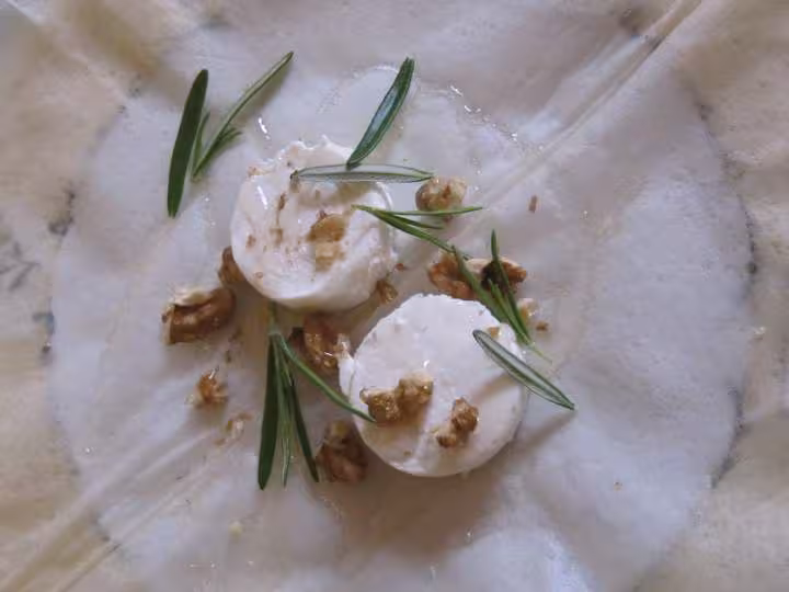 Croustillant chevre noix miel romarin