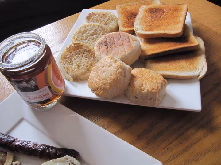 Muffins scones crumpets et pain de mie