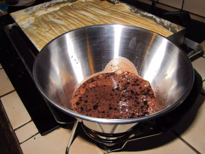 Nappage chocolat dans entonnoir a piston la boutique en couleur