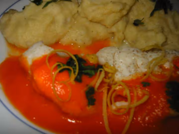 Dos de cabillaud au coulis de poivron rouge et sa puree