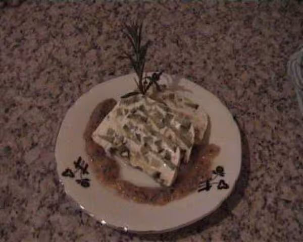 Terrines froide de courgettes au roquefort en assiette