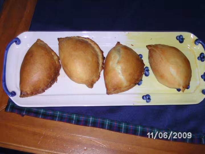 Chaussons au jambon et gruyere