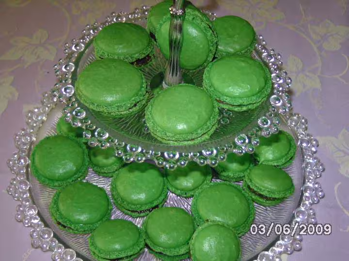 Macarons verts fourres after eight