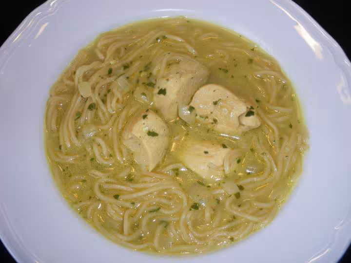 Soupe de poulet aux nouilles