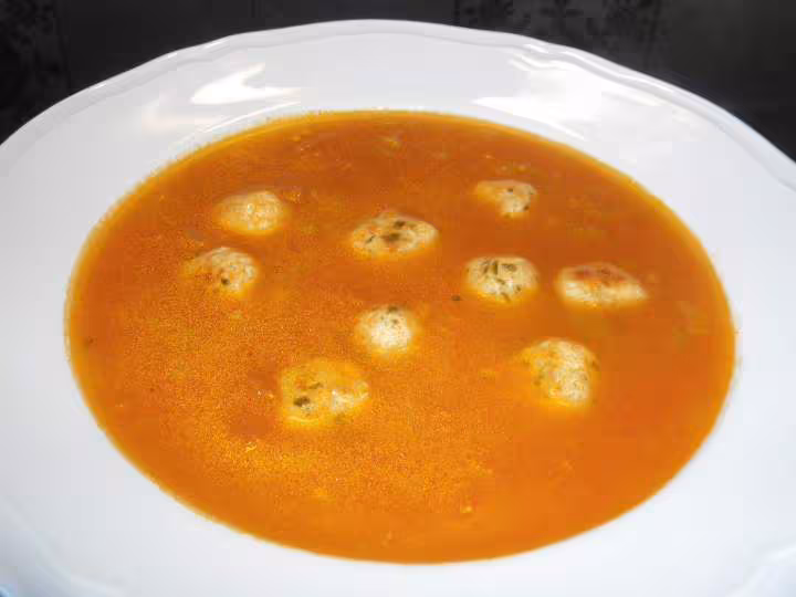 Soupe tomate aux boulettes