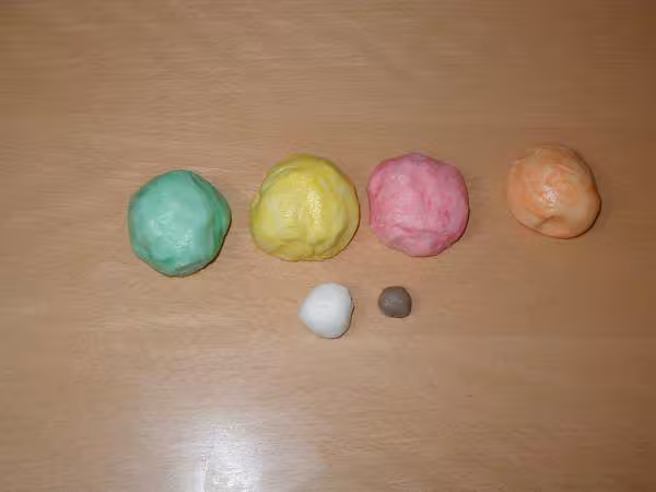 Boule de pate a sucre colores