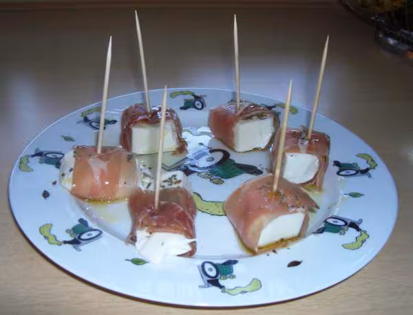 Bouchees de mozarella au jambon cru