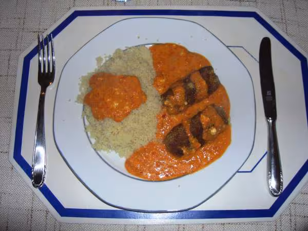 Boulettes de viande a la grecque sauce poivrons et feta