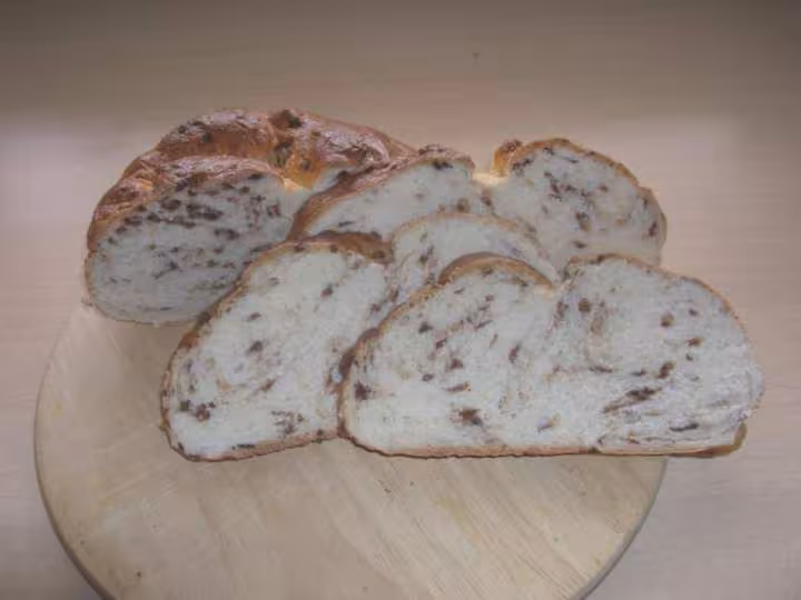 Brioche escargot au chocolat coupee