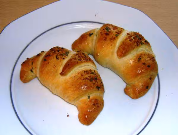 Croissants sales fourres jambon fromage