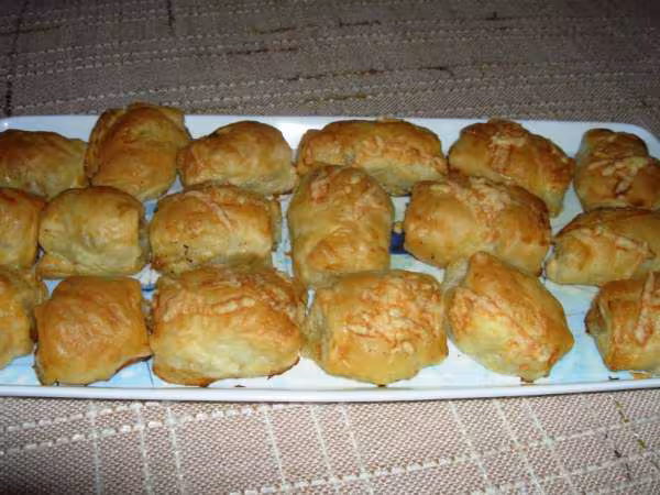 Petits fours a la vgiande gratines