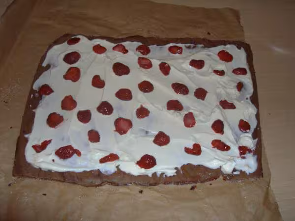 Roule chocolat fraises a la chantilly 1e etape