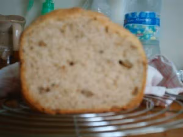 Pain aux noix moins une tranche