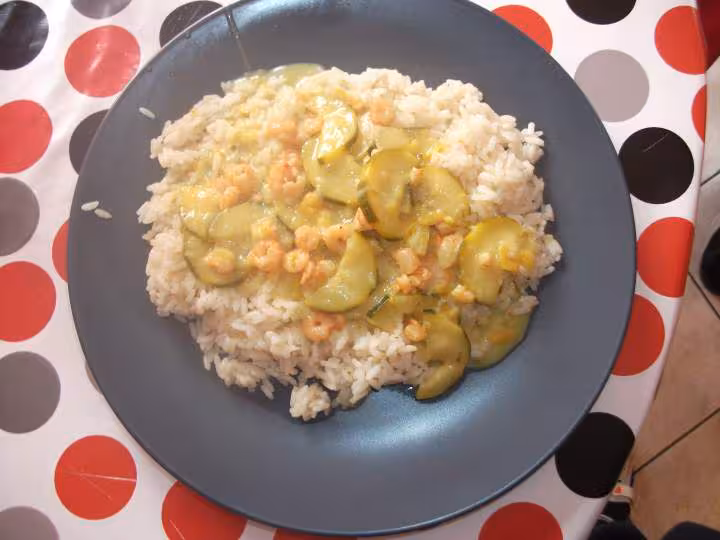 Crevettes et courgettes au curcuma