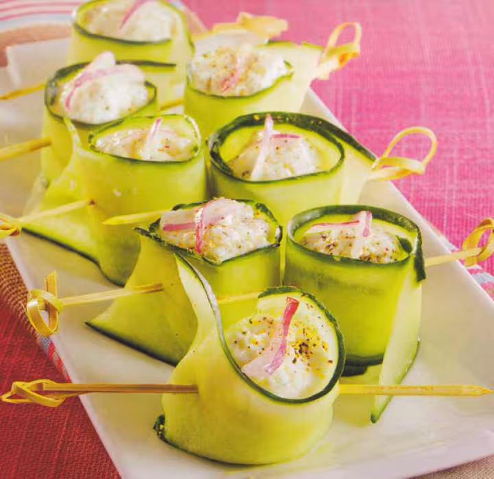 Billes de fromage en ruban de concombre