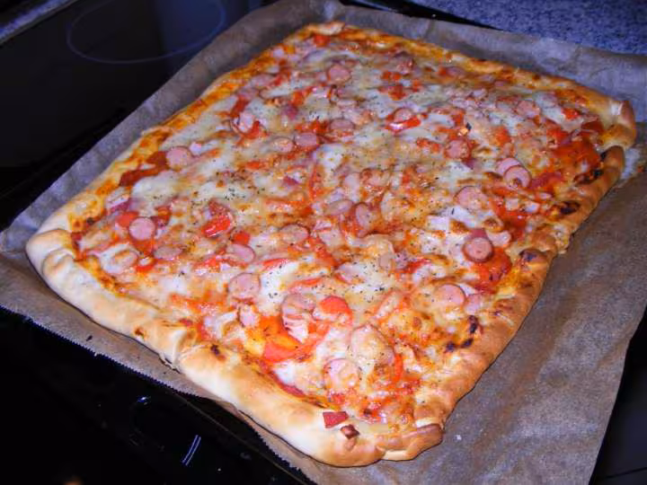 Pizza extra cheese