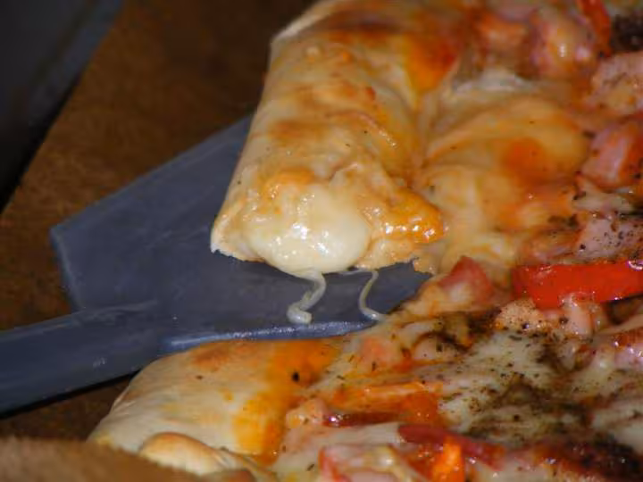 Pizza extra cheese