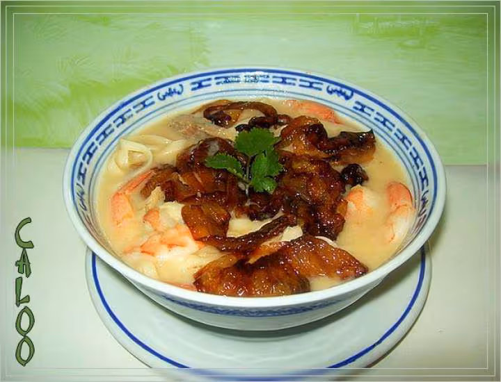 Soupe aux oignons frits