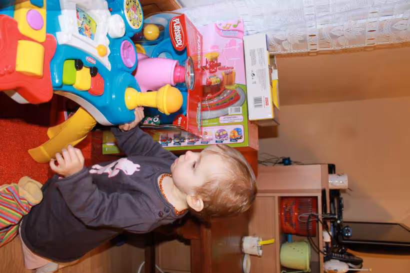 Madeline devant son micro