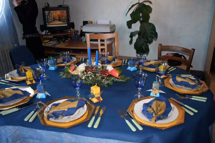 Sur la table