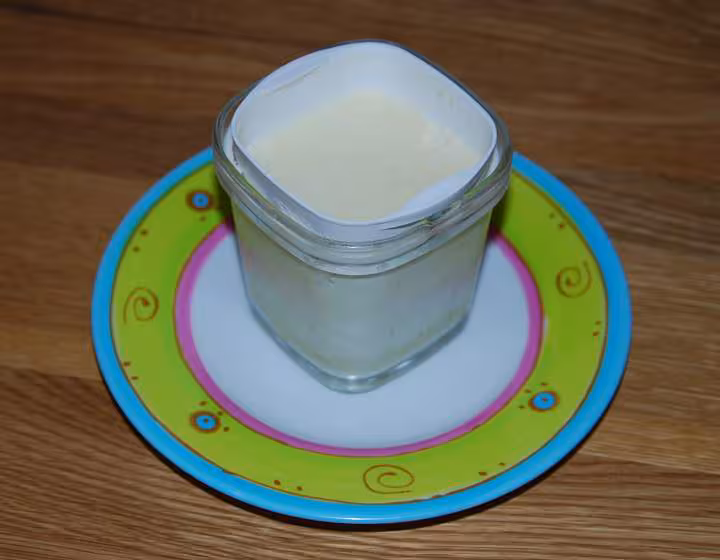 Fromage blanc dans sa faisselle