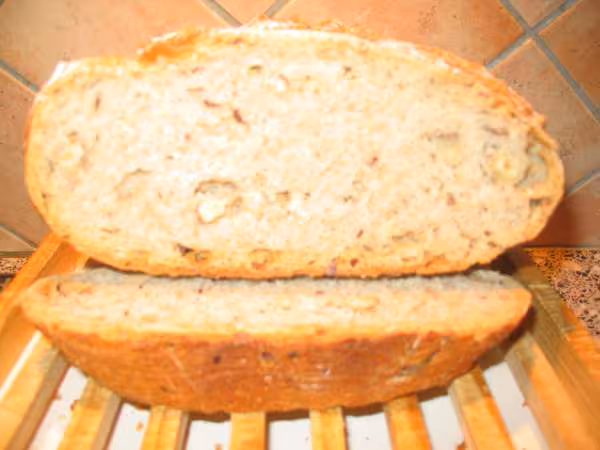Mie du pain aux noix en cocotte