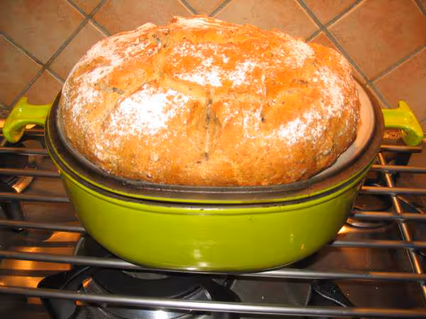 Pain aux noisettes en cocotte recette de polange