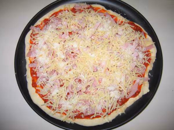 Pizza jambon fromage