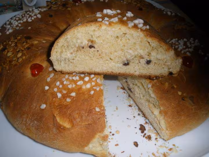Brioche des rois aux pepites de chocolat apres cuisson