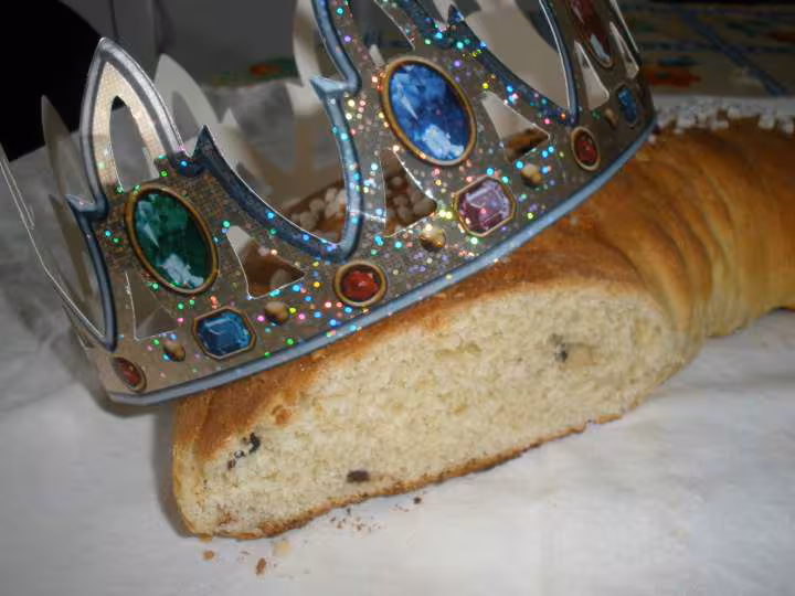 Brioche des rois aux pepites de chocolat apres cuisson
