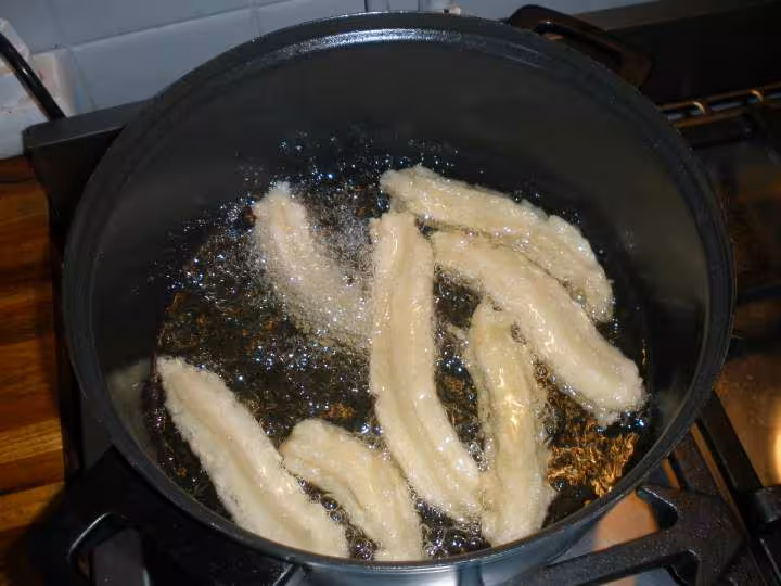 Mes churros maison en cuisson