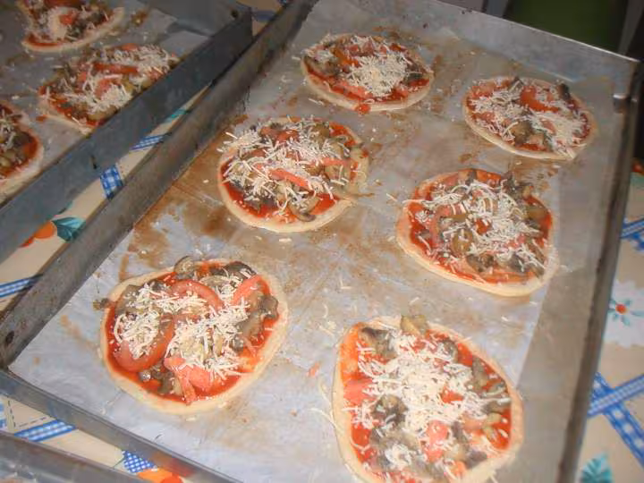 Pizza aux saumons avant cuisson