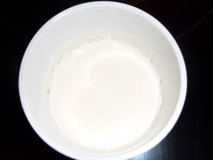 Faisselle avec lait demi ecreme
