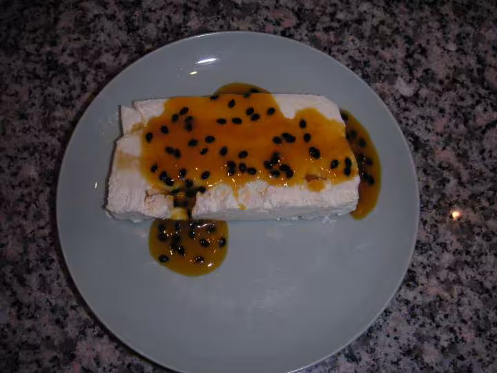 Ma version du vacherin au coulis aux fruits de la passion