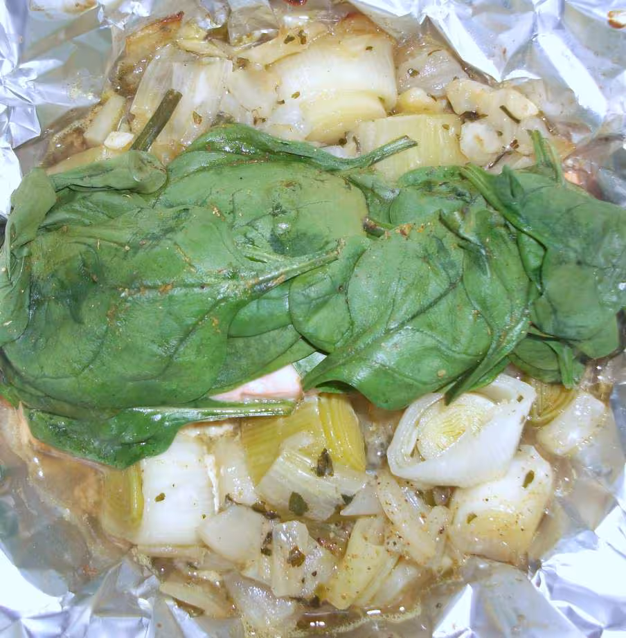Papillote de saumon et fondu de poireaux au the vert