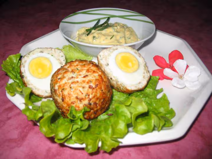 Oeufs en habit de fete photo