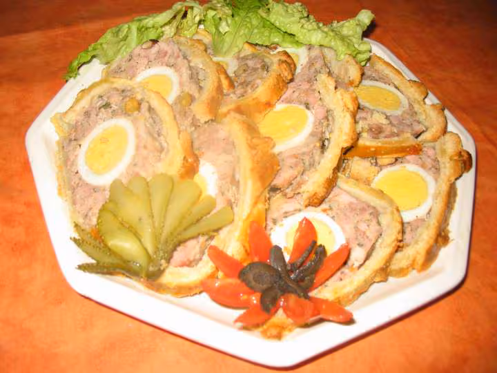 Pate en croute aux oeufs durs