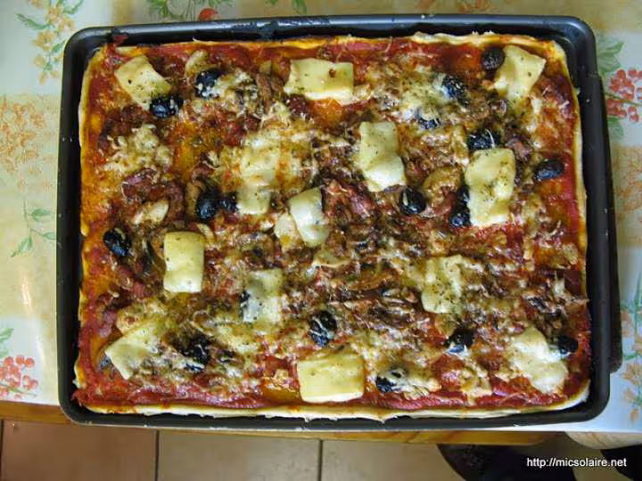 Pizza lardon poulet