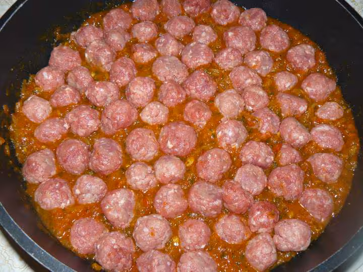 Boulettes de viande hachee aux tomates