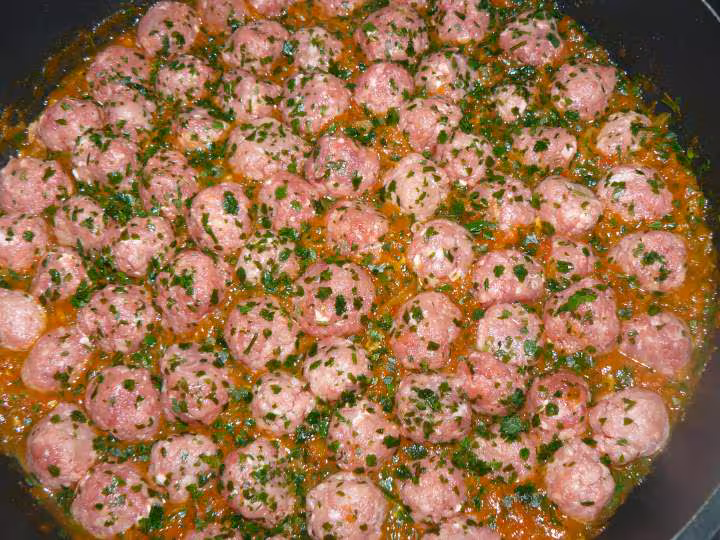 Boulettes de viande hachee aux tomates