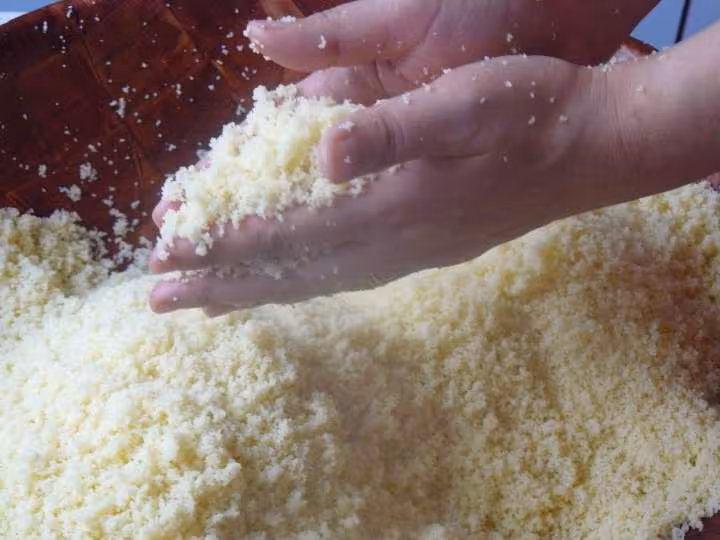 Couscous aux oignons pois chiches et raisins secs