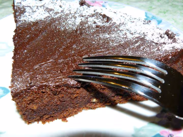 Fondant au chocolat et poudre de noisettes