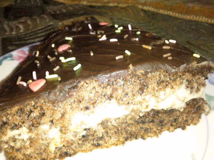 Part de genoise chocolat fourree creme mascarpone noisette